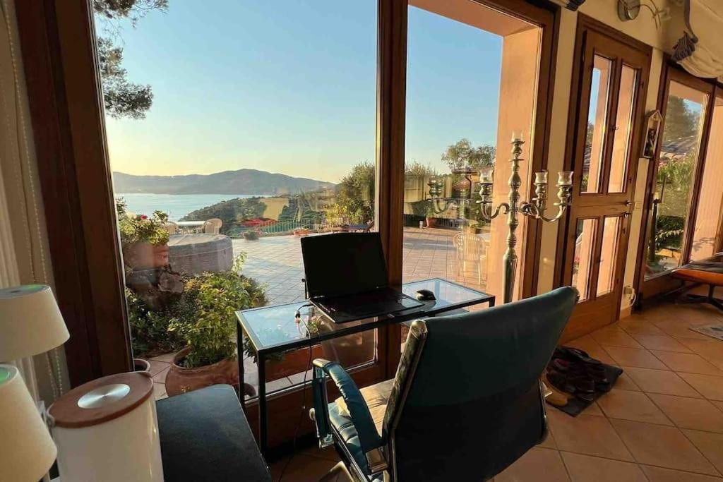 Villa Mit Whirlpool Und Phantastischer Aussicht Capoliveri  Exterior foto